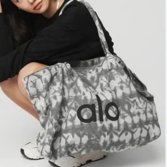ALO Yoga Handbags - Alo Yoga Large Everyday Tye Dye Open Tote Bag